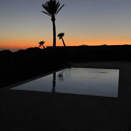 Con Piscina En * Tías