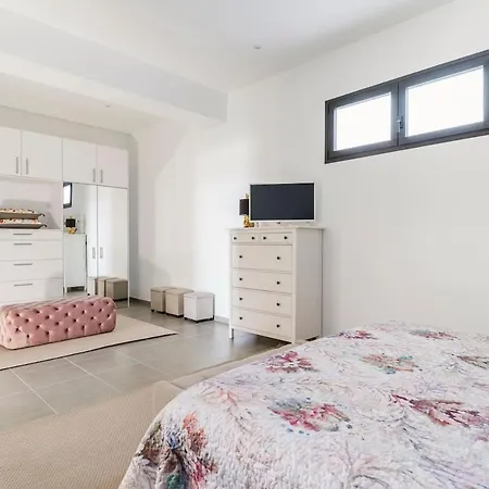 Con Piscina En Apartamento Tías